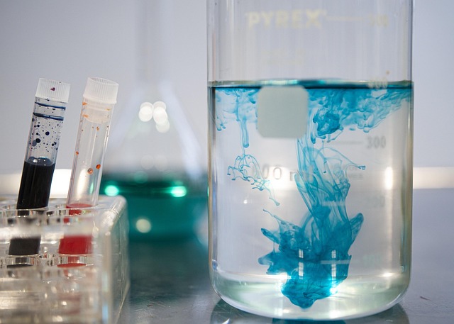 水性體系通用型高效消泡劑在造紙、紡織和水處理中的應(yīng)用探索，旨在提高生產(chǎn)效率和產(chǎn)品質(zhì)量。